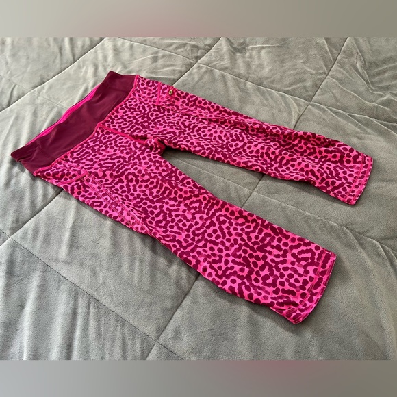 Lululemon 15” Run: Top Speed Crop Pink/Bergundy Polka Dot Print Leggings Size 4 - Picture 2 of 12